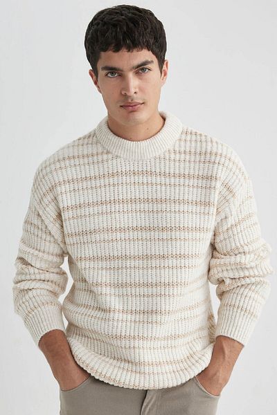 DeFacto Oversize Wide Fit pruhovaný svetr s výstřihem Y0634Az23Wn