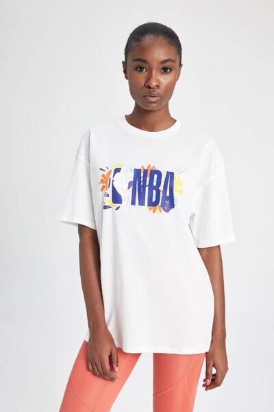 DeFacto Fit Nba Wordmark Oversize Geniş Kalıp Bisiklet Yaka Kısa Kollu Tişört A1328ax24sp