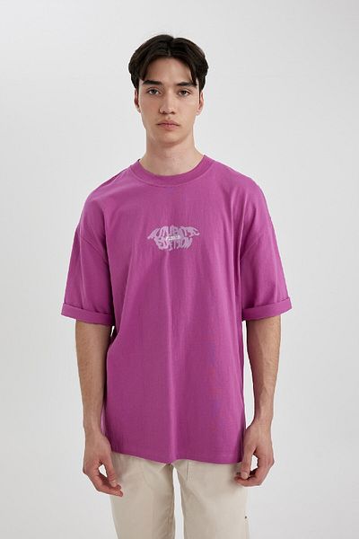 DeFacto Locker sitzendes, bedrucktes T-Shirt mit Rundhalsausschnitt auf der Rückseite, kurzärmelig, B8937ax24sm