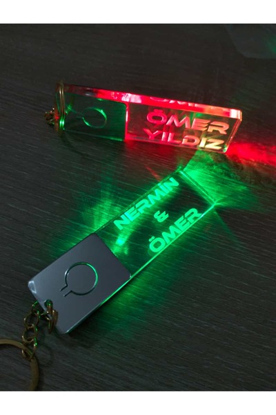 Butik KİŞİYE ÖZEL LED IŞIKLI PLEKSİ ANAHTARLIK GOLD ASKI APARATLI 82MMX24MM