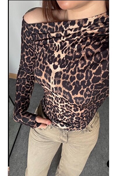 BNK Shop Μπλούζα Cady Bod με λεοπάρ στάμπα με ανοιχτό ώμο / Μπλούζα με λεπτομέρεια με δακτύλιο που διαστέλλεται