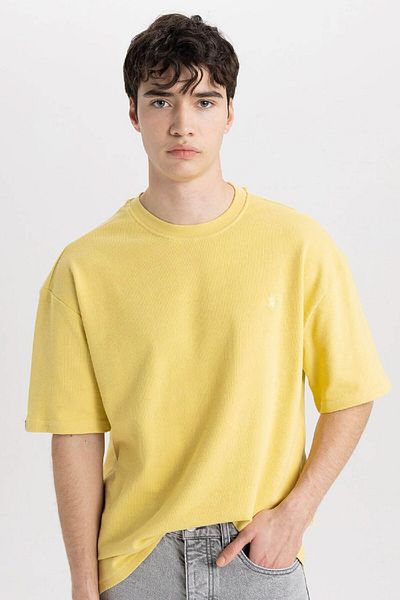 DeFacto Übergroßes, geräumiges, bedrucktes Kurzarm-T-Shirt mit Rundhalsausschnitt C0151ax24sm
