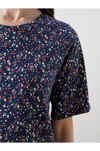 LC Waikiki Legénynyakú virágos női póló