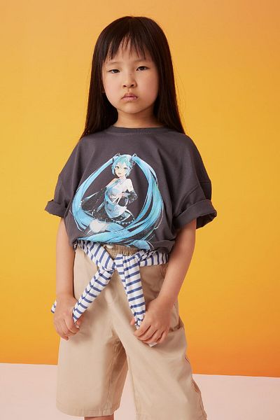 DeFacto Dívčí tričko Hatsune Miku – oversize, výstřih do vrtule, krátký rukáv C1207A824Sm
