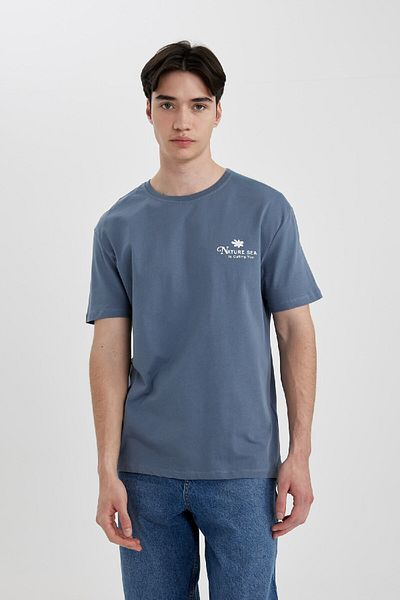 DeFacto Bedrucktes Kurzarm-T-Shirt mit Rundhalsausschnitt und normaler Passform C2080AX24SM