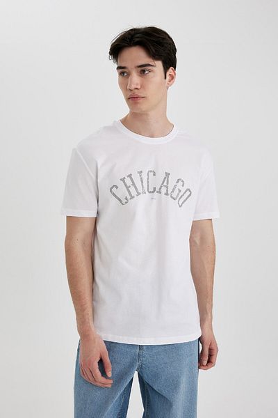 DeFacto Bedrucktes Kurzarm-T-Shirt mit Rundhalsausschnitt und normaler Passform C2137AX24SM