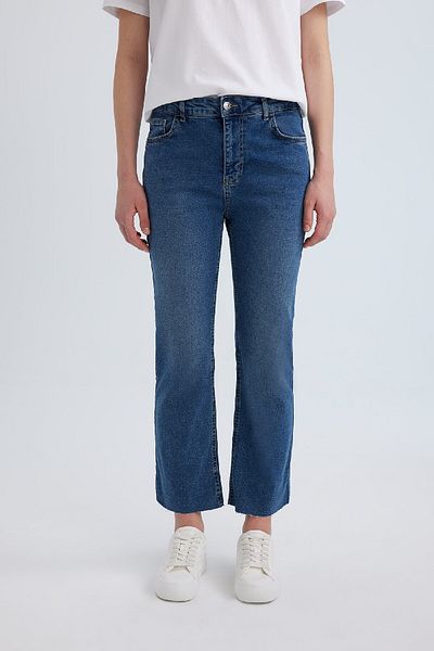 DeFacto Crop Flare Fit, normale Taille, Beinabschluss, knöchellange Jeanshose C1893ax24sm