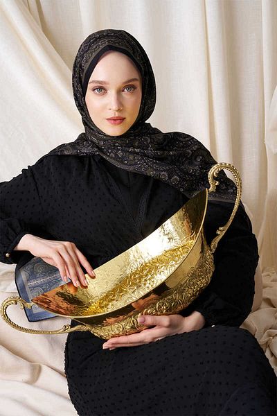 Madame Polo Şal istoric Veloria cu model auriu şi negru