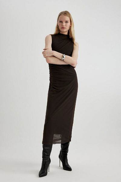 DeFacto Figurbetontes, halbgeschlossenes Rollkragen-Basic-Maxikleid aus geradem Tüll ohne Ärmel C3519ax24sp