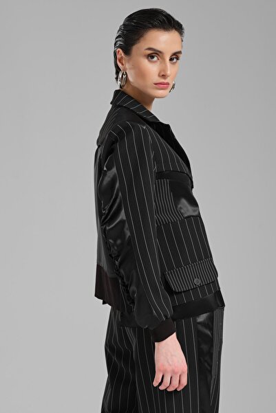 tw3 Γυναικείο μπλέιζερ από σατέν ύφασμα και λεπτομερές σχέδιο με ριγέ ύφασμα