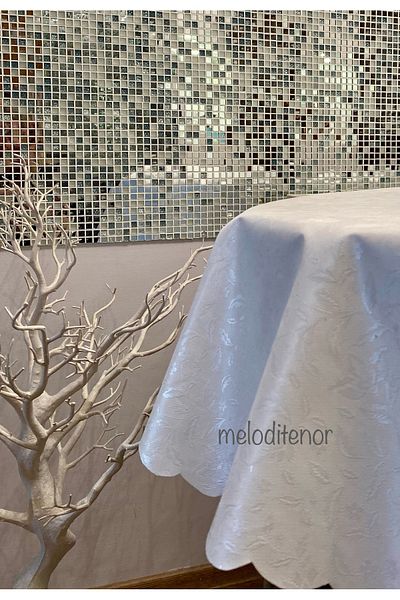 polset Plain White Floral Round Oilcloth Tablecloth with Pvc Lining Slip-Resistant Stain-Resistant 138 X 138 cm