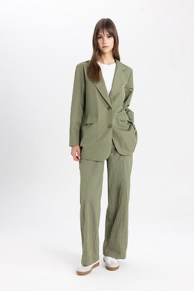DeFacto Basic Plain-Fallschirmstoff-Blazerjacke mit Knopftaschen C2147ax24sp