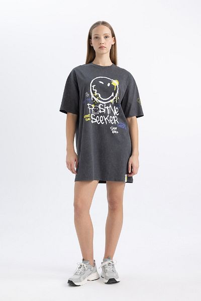 DeFacto Smileyworld Short Sleeve Mini T-Shirt Dress - Crew Neck C3489ax24sp