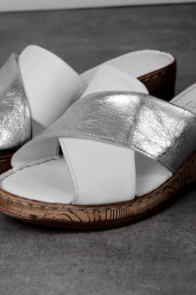 Lal Shoes & Bags Parrt Жіночі шкіряні капці на підборах з перехресними деталями - білі