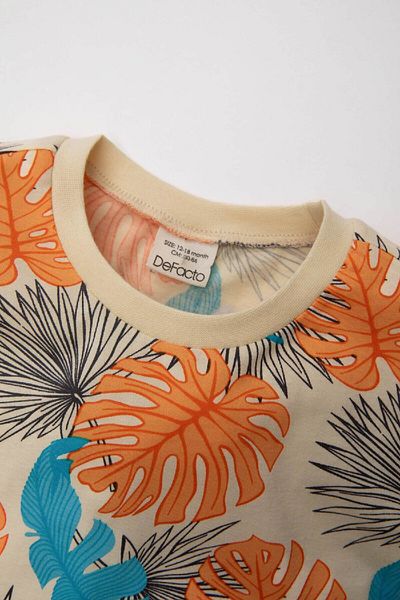 DeFacto T-shirt chłopięcy z okrągłym dekoltem i nadrukiem dłoni – krótki rękaw C5238A524HS