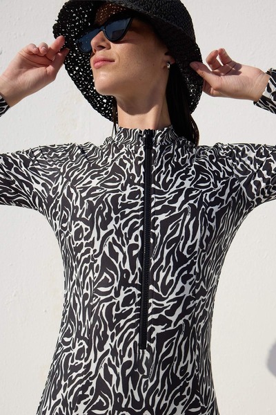 Paragon Kadın Tesettür Tam Kapalı Uzun Kollu Likralı Zebra Çizgili Desenli Yüzücü Sörf Mayo (Kapsız)