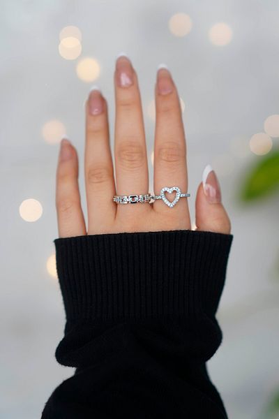 The Collection Set of 2 Zircon Stone Thin Chain and Heart Model Silver Adjustable Women's Ring Set (2 Rings)