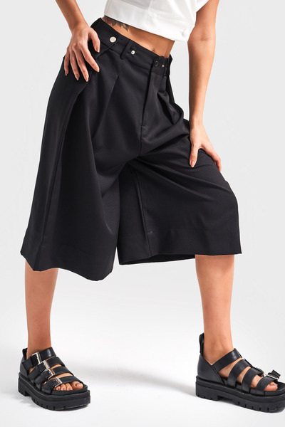 its basic Kadın Siyah Renk Kemer Detaylı Pileli Maxi Boy Tasarım Şort Bermuda