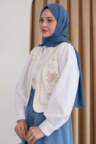 InStyle بدلة ثلاثية بيج مع سترة مطرزة وتنورة من الدنيم