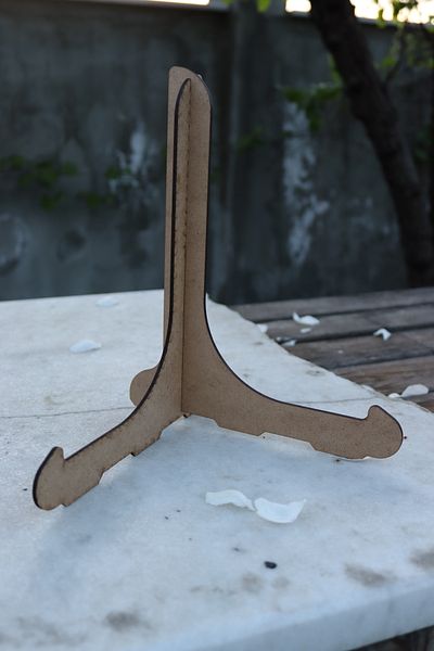 Assa Wood Large Size Wooden Frame Board Presentation Stand (25Cmx21 Cmx2.7 mm)