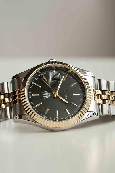 WATCHOFROYAL Grand Silver Gold Black Wristwatch