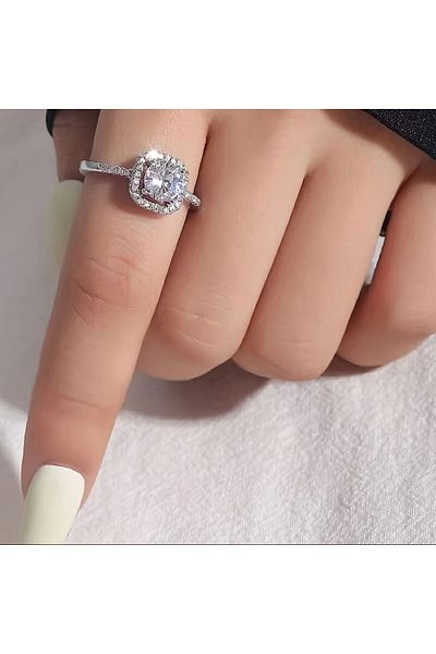 Minnoş Dükkan Square Zircon Ring