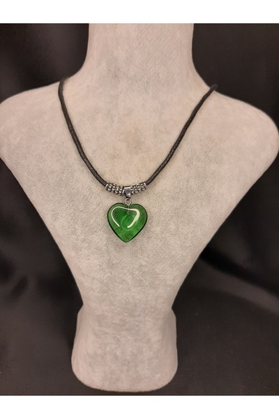 makadi 💚   Green Heart Necklace - Elegant and Stylish Design - Unisex Leathe...