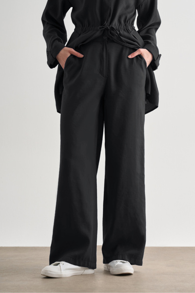 Mizalle Siyah Rahat Kesim Geniş Paçalı Modal Pantolon