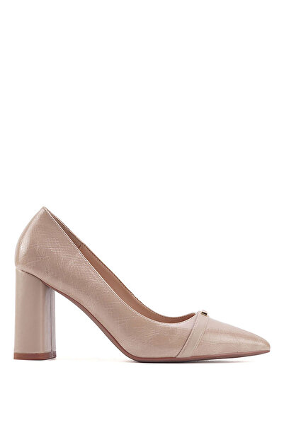 Nine West حذاء بكعب نسائي باللون البيج من JANIE3 3PR