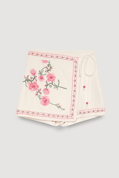 FASHION COCKTAIL Boncuklu Önden Etek Görünümlü Arkadan Şortlu Nakış Çiçek İşlemeli Yazlık Keten Bohem Mini Şort Etek