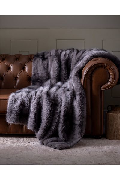 Madame Coco Allure Plush Sofa Shawl - Anthracite