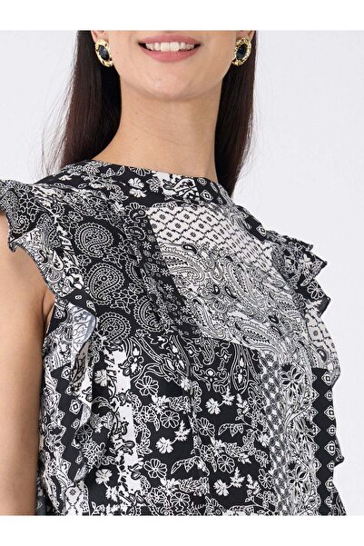 Salt Attire Round Neck Stylish Women's Top Elegant Versatile & Comfortable Casual Wear