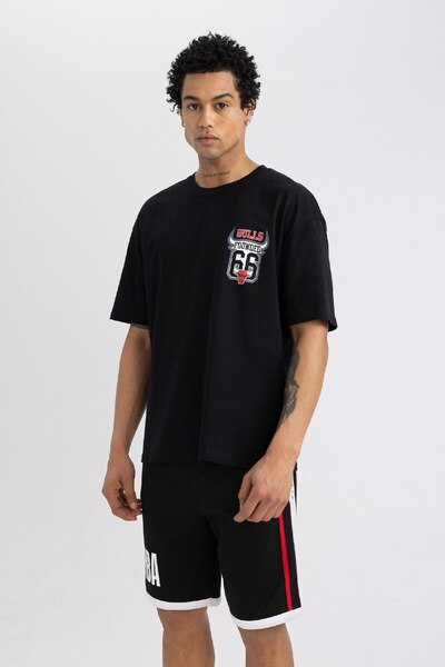 DeFacto Fit Nba Chicago Bulls Oversize Φαρδιά Εφαρμογή Πλήρωμα λαιμόκοψη κοντομάνικο μπλουζάκι B9890ax24sm