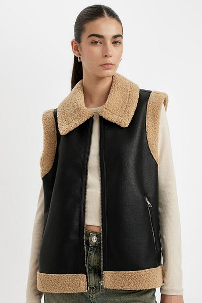 DeFacto Faux Leather Water Repellent Vest - Regular Fit, Faux Fur Inside Surface, Zip-Up B2434Ax24Wn