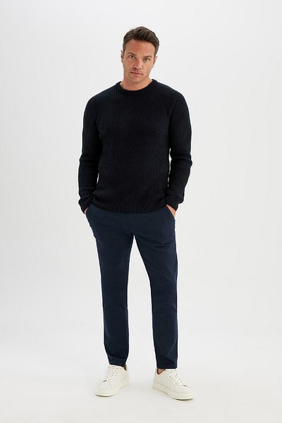 DeFacto Standard-Fit-Strickpullover mit Rundhalsausschnitt C8814ax24wn