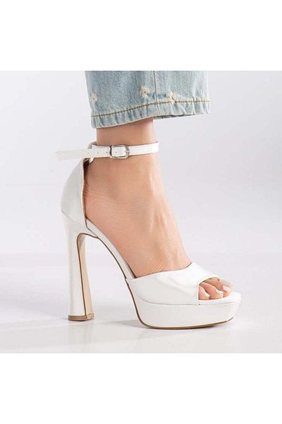 ADA MODA Heeled sandals