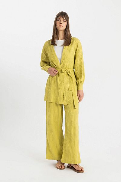 DeFacto Modell C9694AX24SM - Bequem geschnittener Musselin-Kimono mit V-Ausschnitt