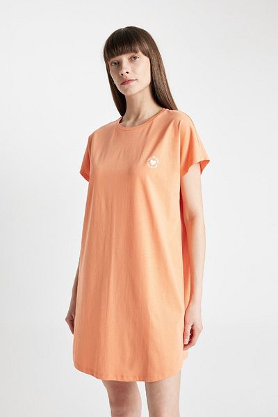DeFacto Regular Fit Rundhalsausschnitt Kurzarm Nachthemd-fall In Love C7900ax24hs