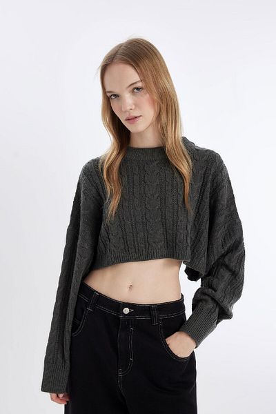 DeFacto Crop-Strickpullover mit geflochtenem Haar und Rundhalsausschnitt – reguläre Passform T4518az24wn