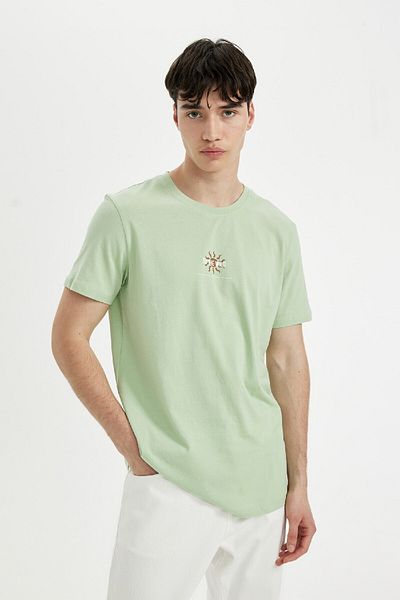 DeFacto Slim Fit T-Shirt mit Rundhalsausschnitt und bedrucktem Kurzarm C6913AX24SM