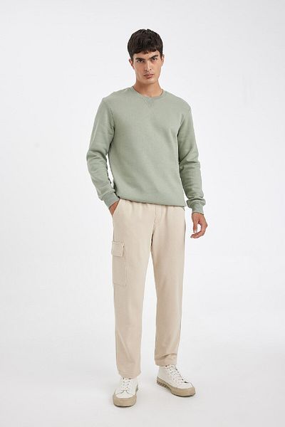 DeFacto Dickes, schlichtes Basic-Sweatshirt mit normaler Passform und Rundhalsausschnitt T3777az24au