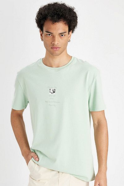 DeFacto 100% Baumwolle Regular Fit Rundhalsausschnitt bedrucktes T-Shirt mit kurzen Ärmeln C6141ax24au