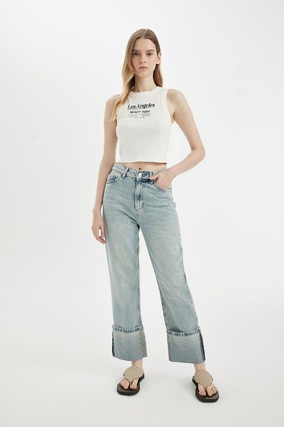 DeFacto Geripptes Camisole mit Rundhalsausschnitt für Sportler - D2158AX24HS