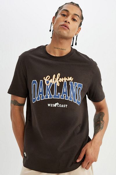 DeFacto T-shirt C5671AX24HS με κανονική εφαρμογή με στάμπα με λαιμόκοψη