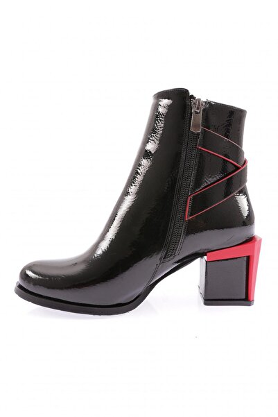 DGN Kadın Kemer Detaylı Topuklu Bot Siyah Rugan 84121033