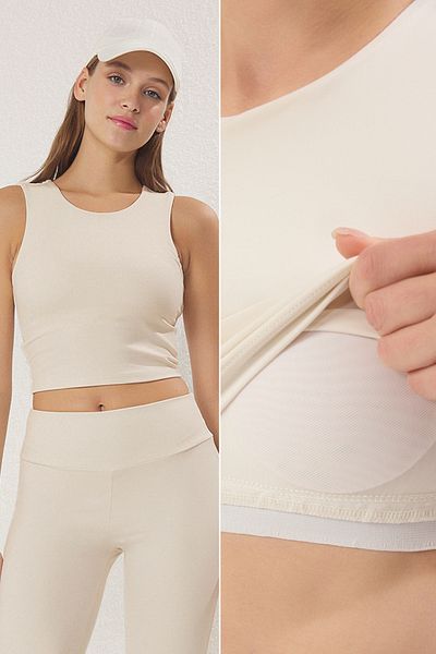 Trendyol Collection 2-lagige, gepolsterte Ecru-Sport-BH-Strickbluse – weicher Stoff mit Bürste THMSS25BZ00001