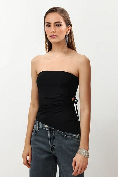Trendyol Collection Λεπτομερής πλεκτή μπλούζα μαύρης κοπής/παραθύρου TPRSS24BZ00034