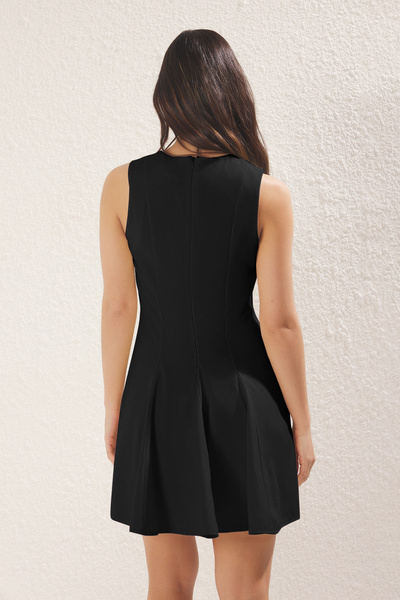 Trendyol Collection Černé mini tkané šaty s rovným lemem v pase TWOAW25EL00244