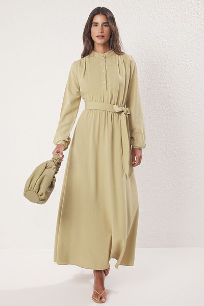 Trendyol Modest Khakifarbenes gewebtes Kleid mit elastischem Bund und Leinenanteil TCTSS25EB00124