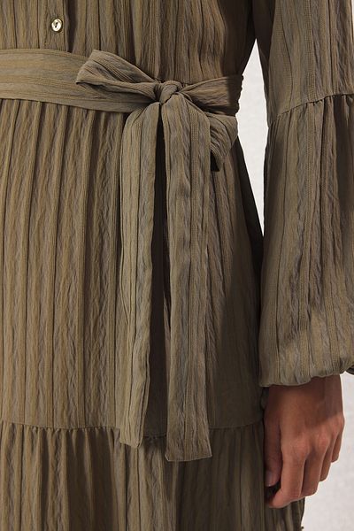 Trendyol Modest Khakifarbener Rock, mehrlagiges gewebtes Kleid TCTSS25EB00126